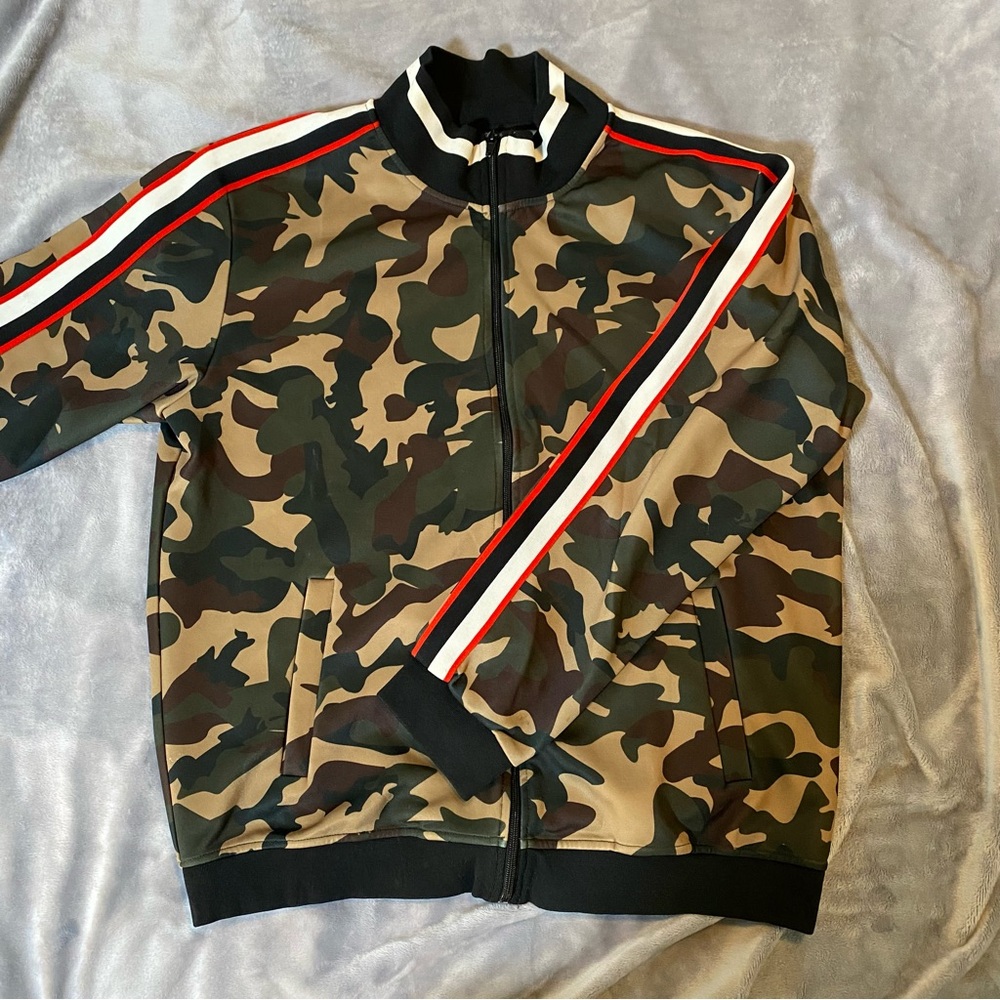 Zara Women’s Zipper Camo Jacket
